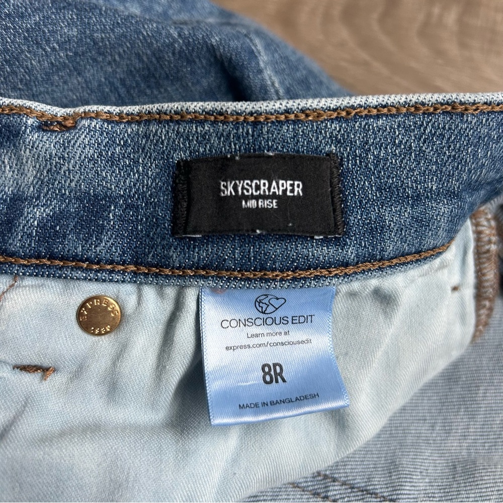 Express Mid Rise Medium Wash Ripped Skyscraper Jeans - Picture 6 of 7